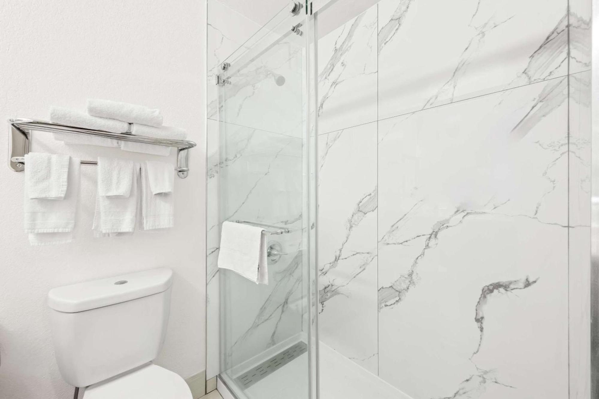 Mainstay Suites Raleigh North Eksteriør billede